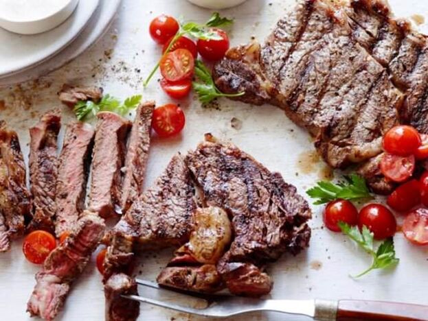 Carne con tomates para potencia.